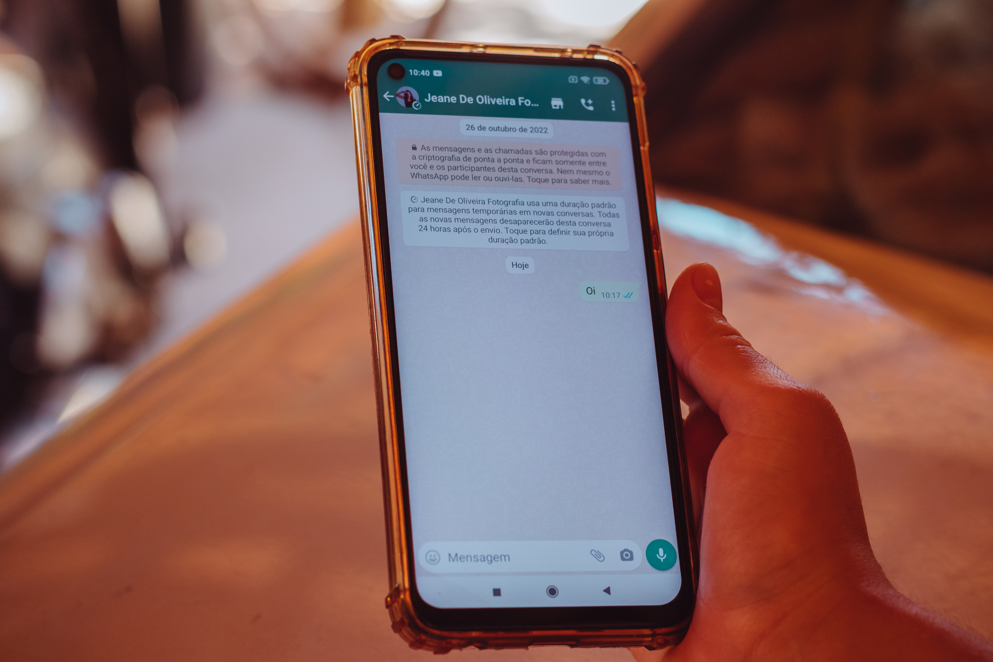 Interface do WhatsApp com a nova funcionalidade da Meta AI destacada, mostrando interações dinâmicas.