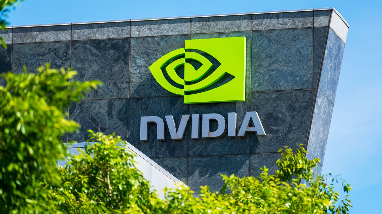 Comparação entre Nvidia e Apple no mercado de tecnologia e inteligência artificial.